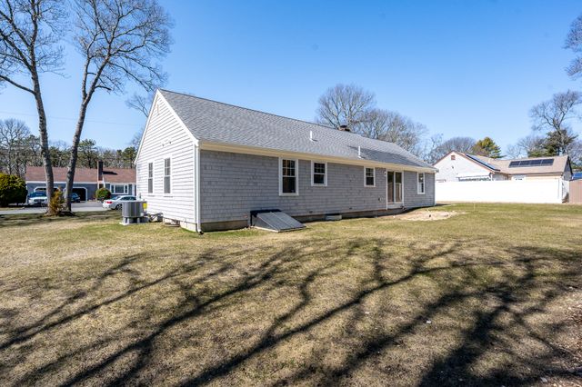 98 Wagon Lane, Hyannis, MA 02601