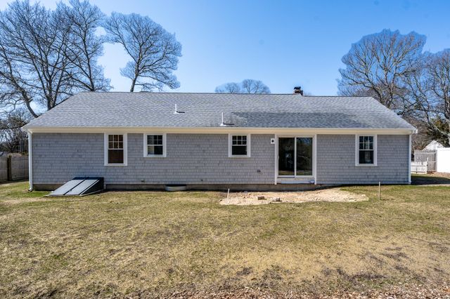 98 Wagon Lane, Hyannis, MA 02601
