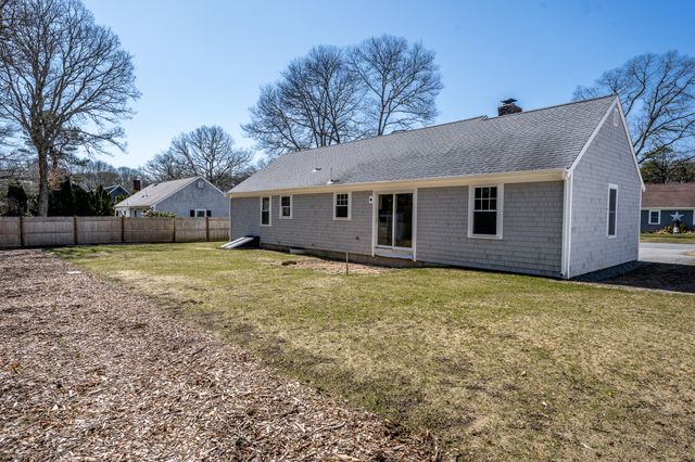 98 Wagon Lane, Hyannis, MA 02601