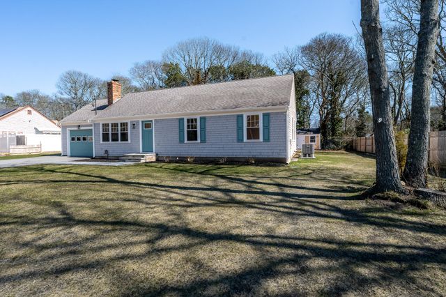98 Wagon Lane, Hyannis, MA 02601