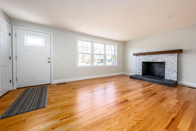 98 Wagon Lane, Hyannis, MA 02601