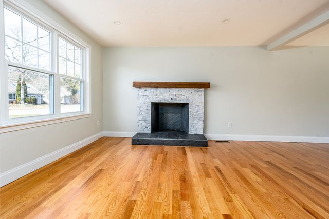 98 Wagon Lane, Hyannis, MA 02601