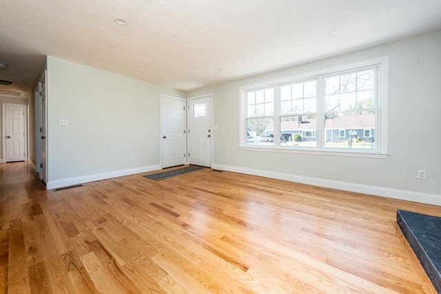 98 Wagon Lane, Hyannis, MA 02601