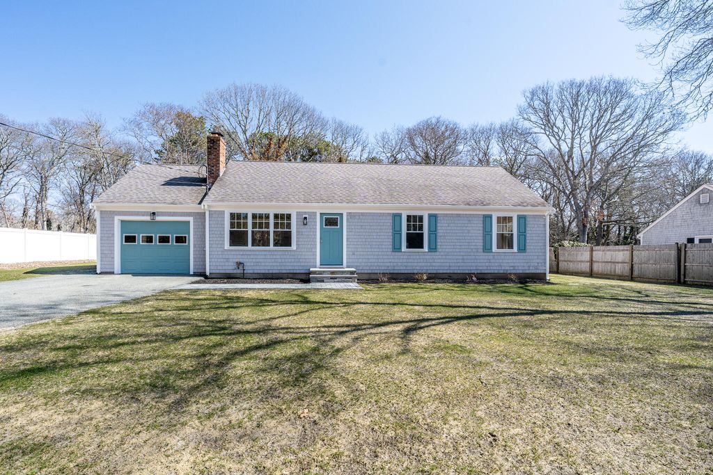 98 Wagon Lane, Hyannis, MA 02601