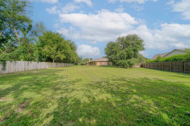 715 Hopper Ct., Winnsboro, TX 75494