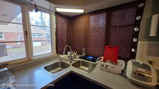 4702 Woodcraft Road, Okemos, MI 48864