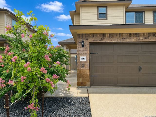 1516 LUCILLE ST, Seguin, TX 78155