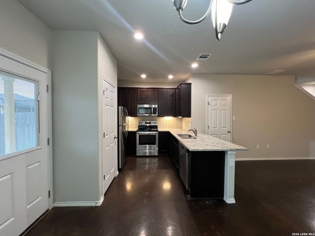 1516 LUCILLE ST, Seguin, TX 78155
