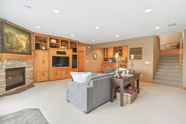 21115 Ridgewood Trail, Lakeville, MN 55044