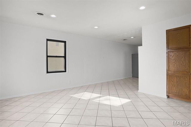 12245 Bennington Place, Maryland Heights, MO 63043