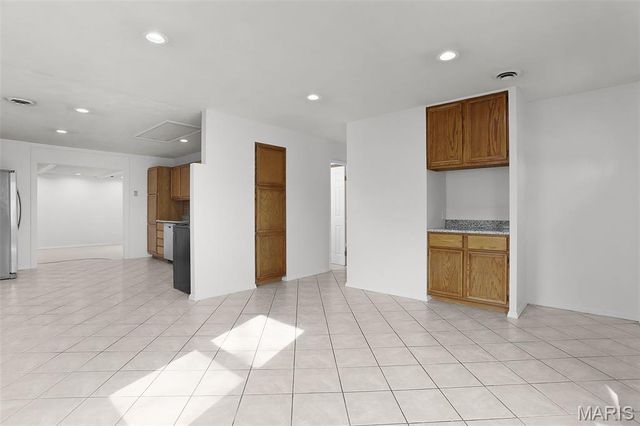 12245 Bennington Place, Maryland Heights, MO 63043