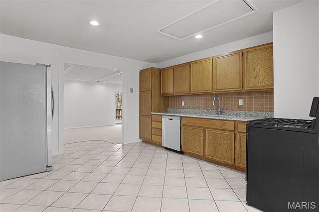 12245 Bennington Place, Maryland Heights, MO 63043