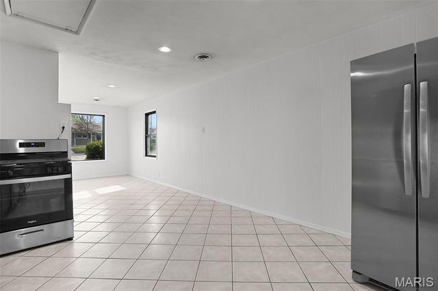 12245 Bennington Place, Maryland Heights, MO 63043