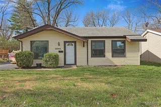 12245 Bennington Place, Maryland Heights, MO 63043