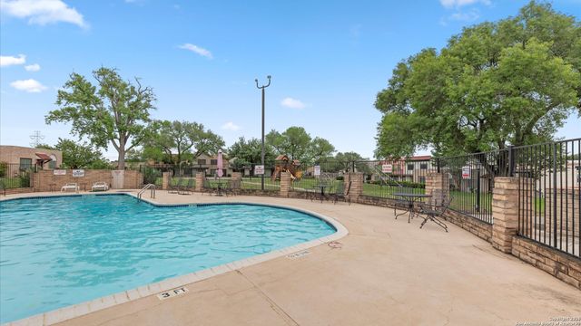 6750 Crown Ridge, San Antonio, TX 78239