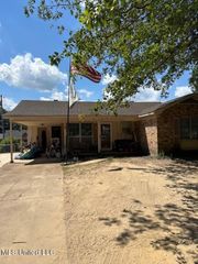 8341 Whitehead Drive, Southaven, MS 38671