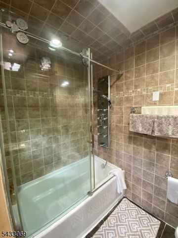 33 Dena Dr 33, Wanaque Boro, NJ 07465