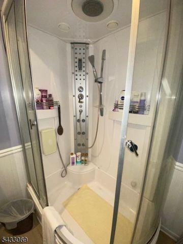 33 Dena Dr 33, Wanaque Boro, NJ 07465