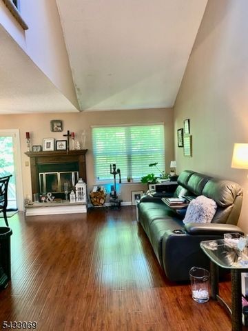 33 Dena Dr 33, Wanaque Boro, NJ 07465