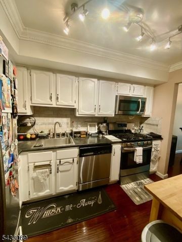 33 Dena Dr 33, Wanaque Boro, NJ 07465