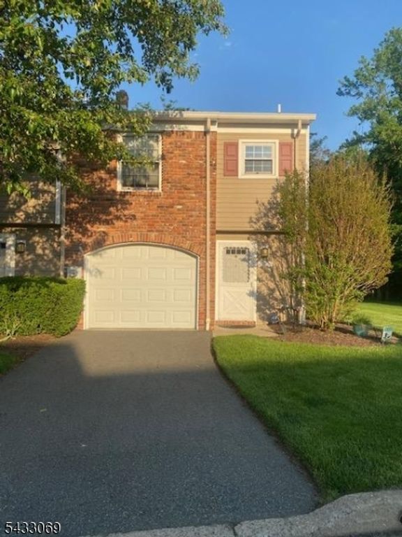 33 Dena Dr 33, Wanaque Boro, NJ 07465