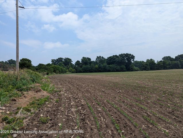 7998 E Grand River Avenue, Portland, MI 48875