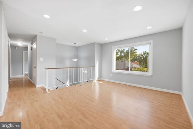 9136 MCHENRY LN, Lanham, MD 20706