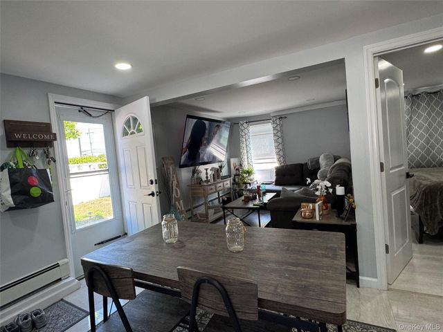 4 Lafayette, Copiague, NY 11726