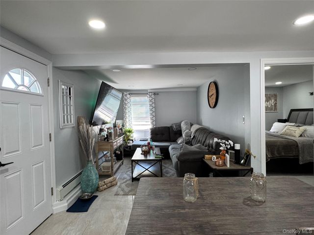 4 Lafayette, Copiague, NY 11726