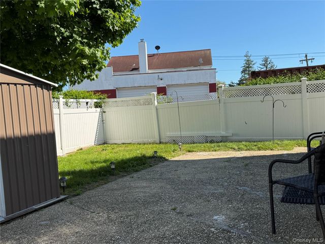 4 Lafayette, Copiague, NY 11726