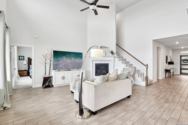 25330 Donahue, San Antonio, TX 78255