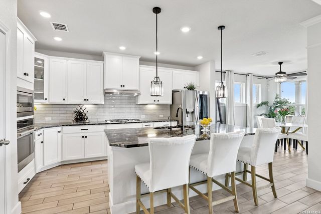 25330 Donahue, San Antonio, TX 78255