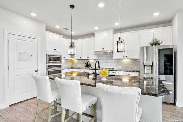 25330 Donahue, San Antonio, TX 78255