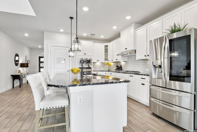 25330 Donahue, San Antonio, TX 78255