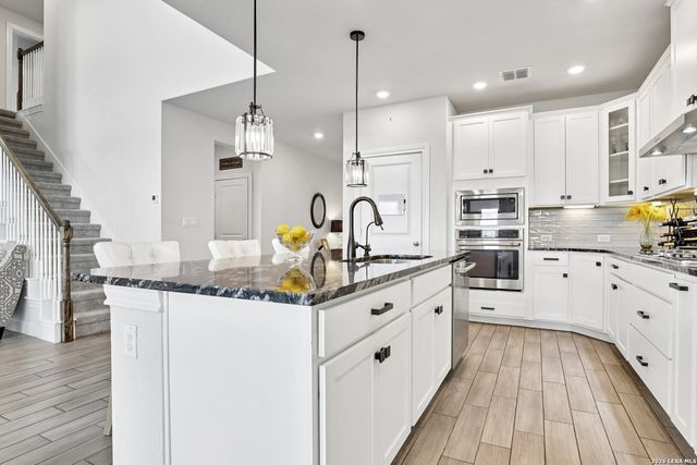 25330 Donahue, San Antonio, TX 78255