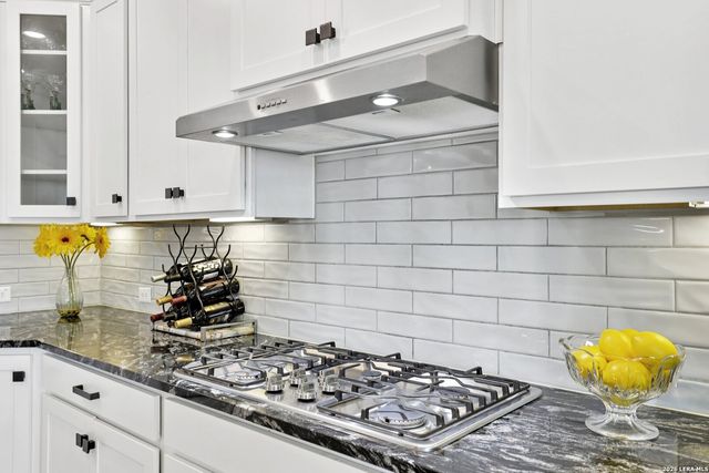 25330 Donahue, San Antonio, TX 78255