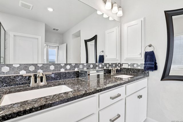 25330 Donahue, San Antonio, TX 78255