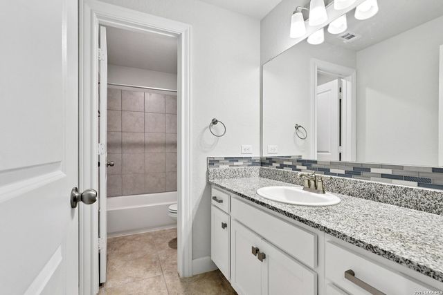 25330 Donahue, San Antonio, TX 78255