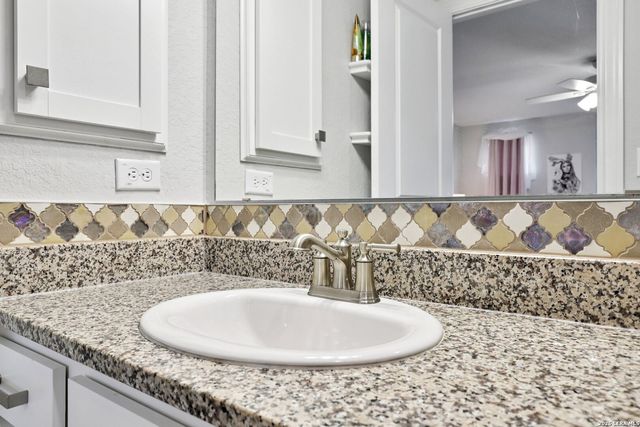 25330 Donahue, San Antonio, TX 78255