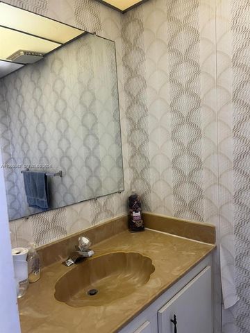 2840 Somerset Dr 400M, Lauderdale Lakes, FL 33311