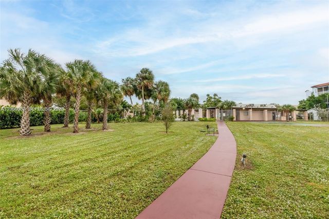 2840 Somerset Dr 400M, Lauderdale Lakes, FL 33311