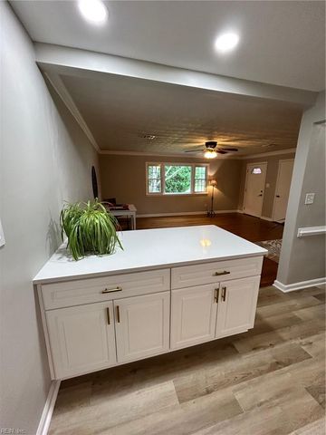 145 Hurdle Dr DR, Chesapeake, VA 23322