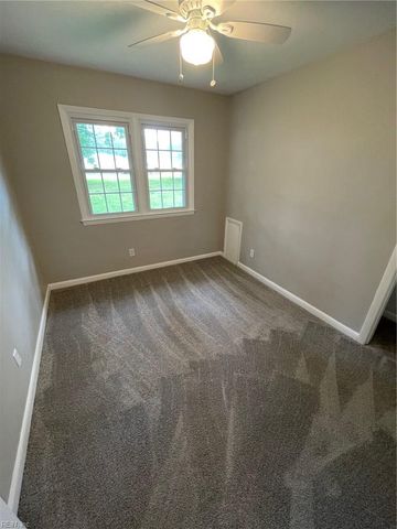 145 Hurdle Dr DR, Chesapeake, VA 23322