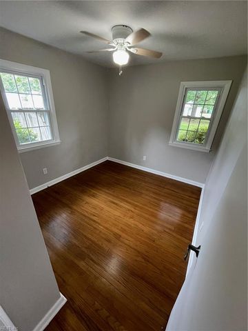 145 Hurdle Dr DR, Chesapeake, VA 23322