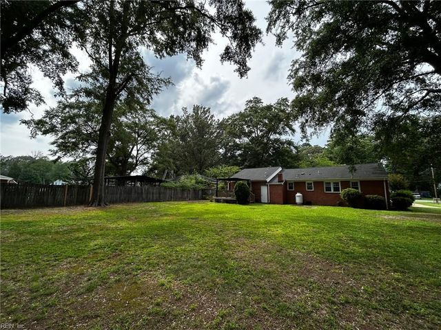 145 Hurdle Dr DR, Chesapeake, VA 23322