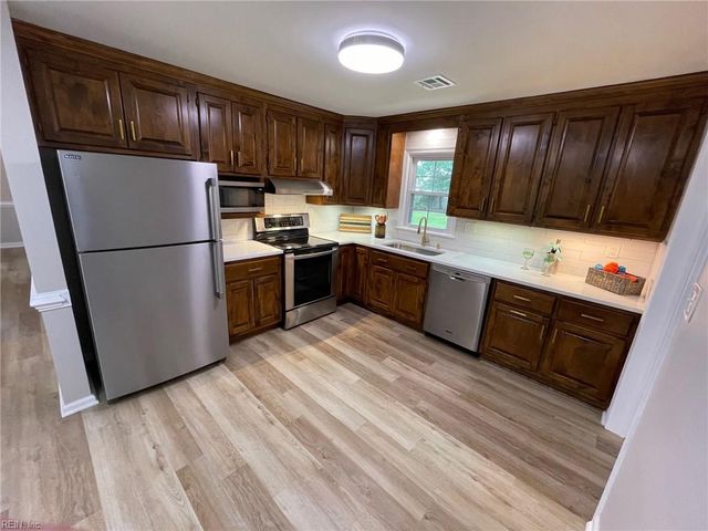 145 Hurdle Dr DR, Chesapeake, VA 23322