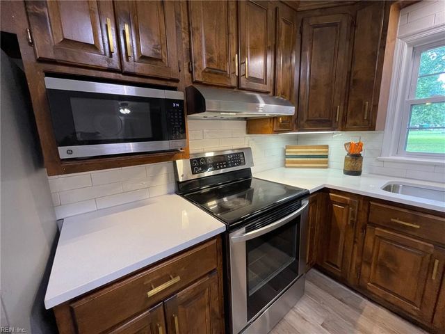 145 Hurdle Dr DR, Chesapeake, VA 23322