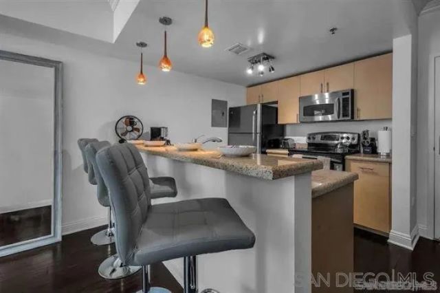425 W Beech 1354, San Diego, CA 92101