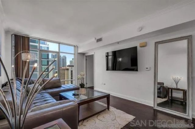 425 W Beech 1354, San Diego, CA 92101