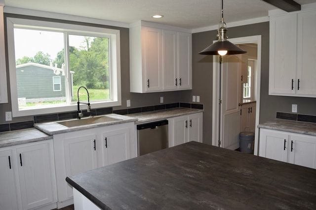 2166 Shrum Cemetery Rd, Westmoreland, TN 37186